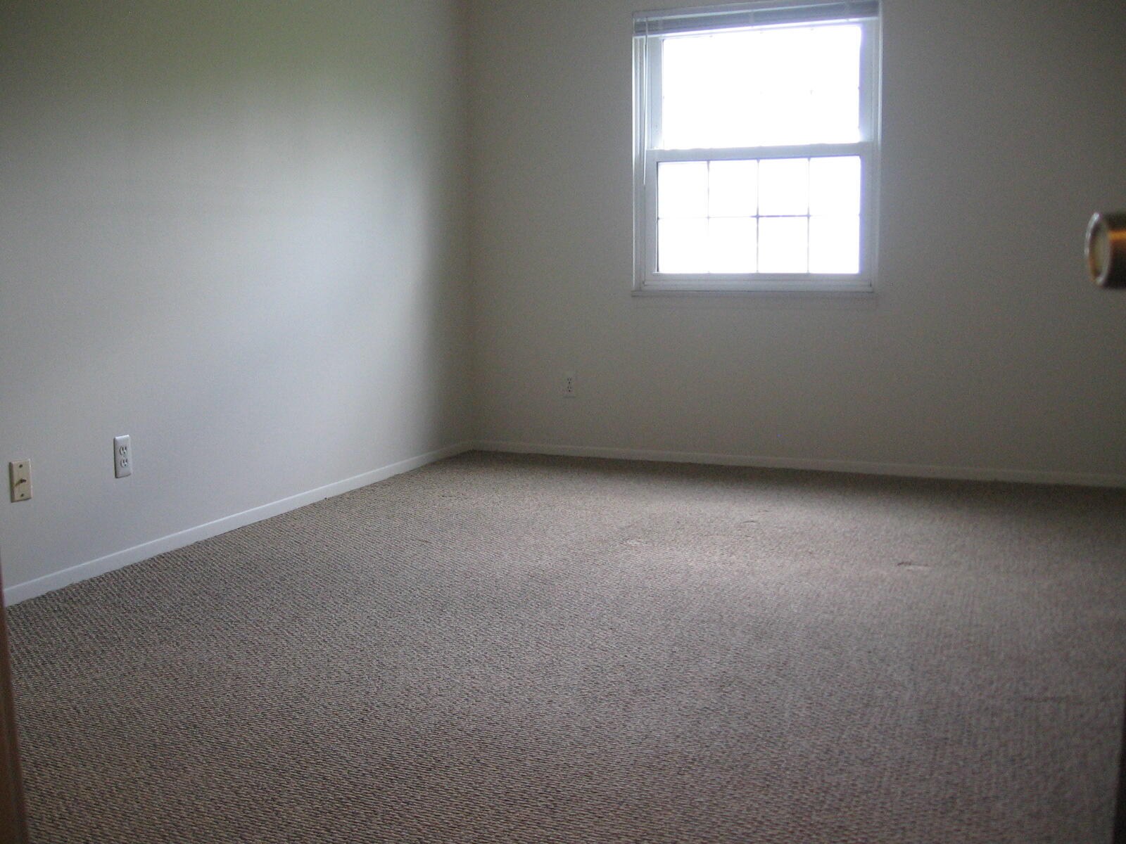 42504 Saratoga Road Canton, MI 48187 - Photo 15 of 16 IMG_0029
