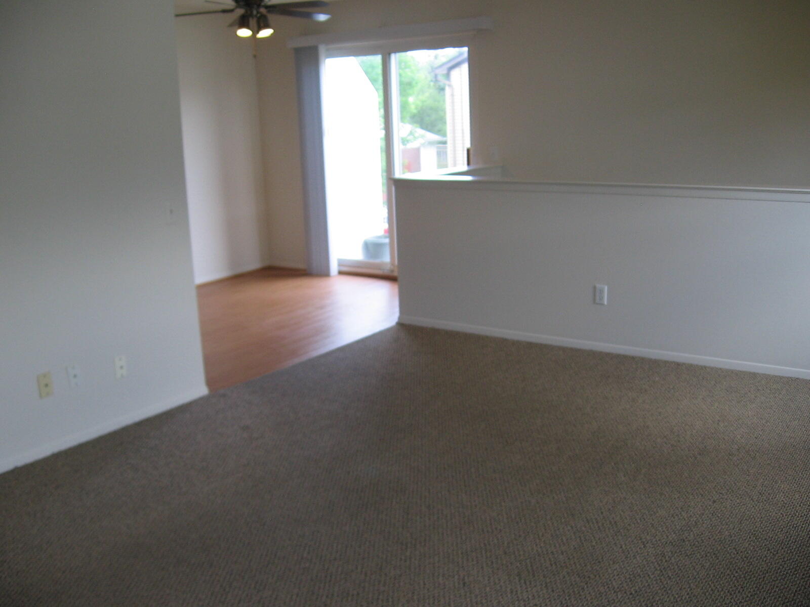 42504 Saratoga Road Canton, MI 48187 - Photo 4 of 16 IMG_0031