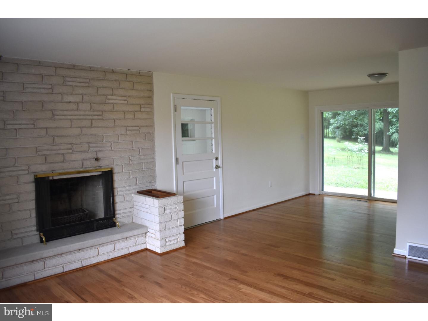 710 Ahrens Road Reading, PA 19606 - Photo 3 of 20 Living Room