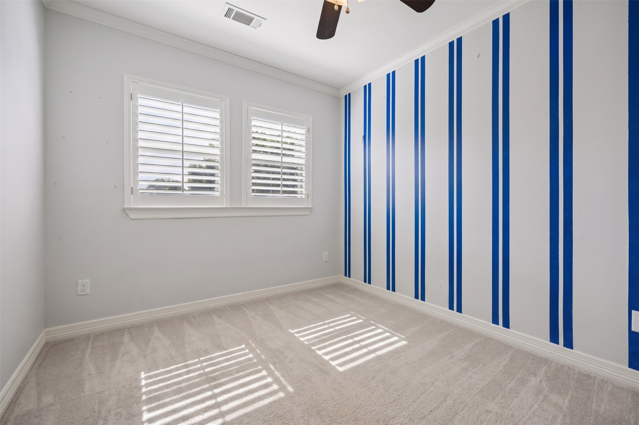 5121 Libbey Drive Houston, TX 77092 - Photo 17 of 24 Another guest bedroom with wallpaper accent wall and Plantation shutters.