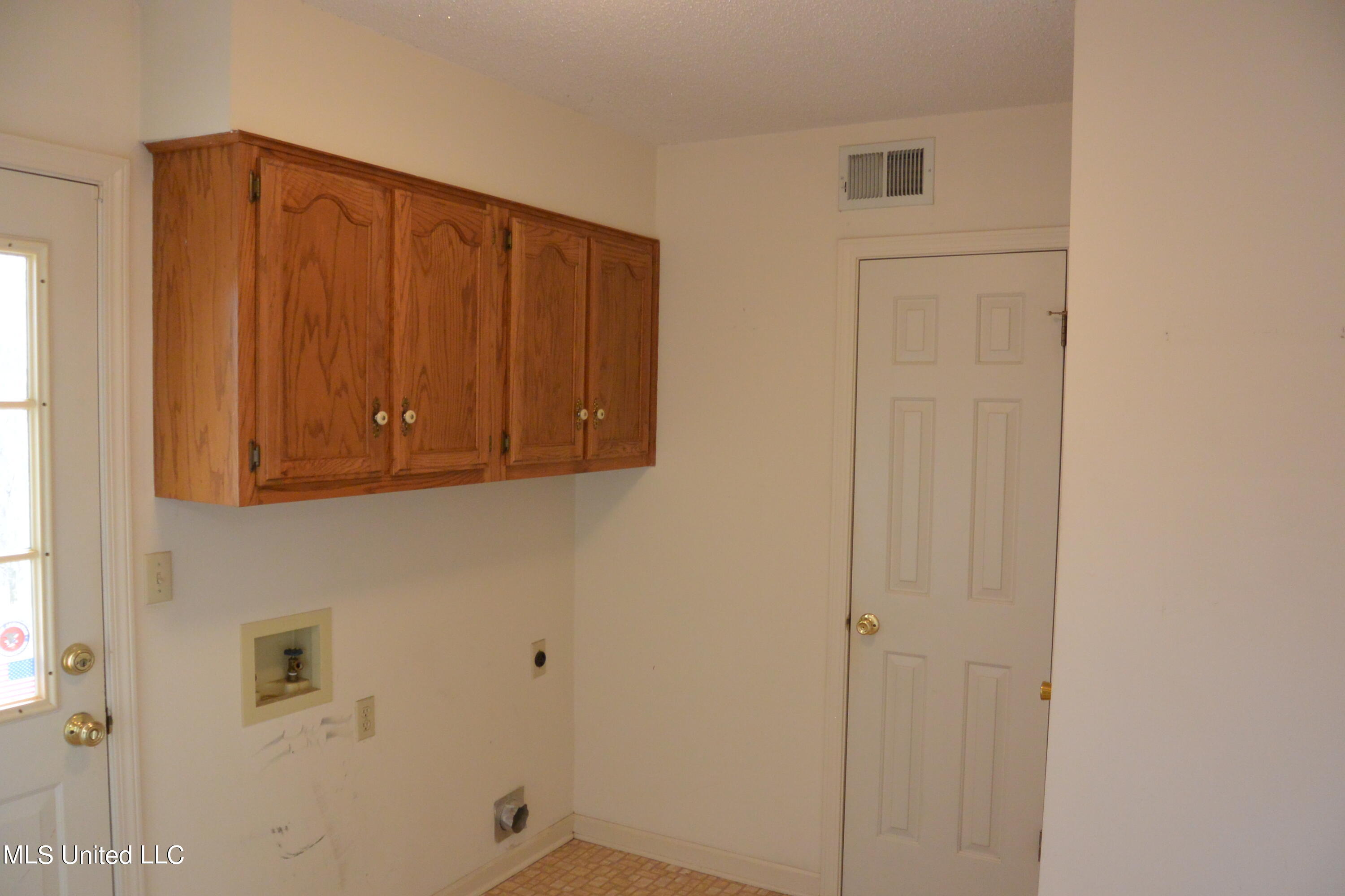 1170 Wooten Road Nesbit, MS 38651 - Photo 8 of 20 LAUNDRY