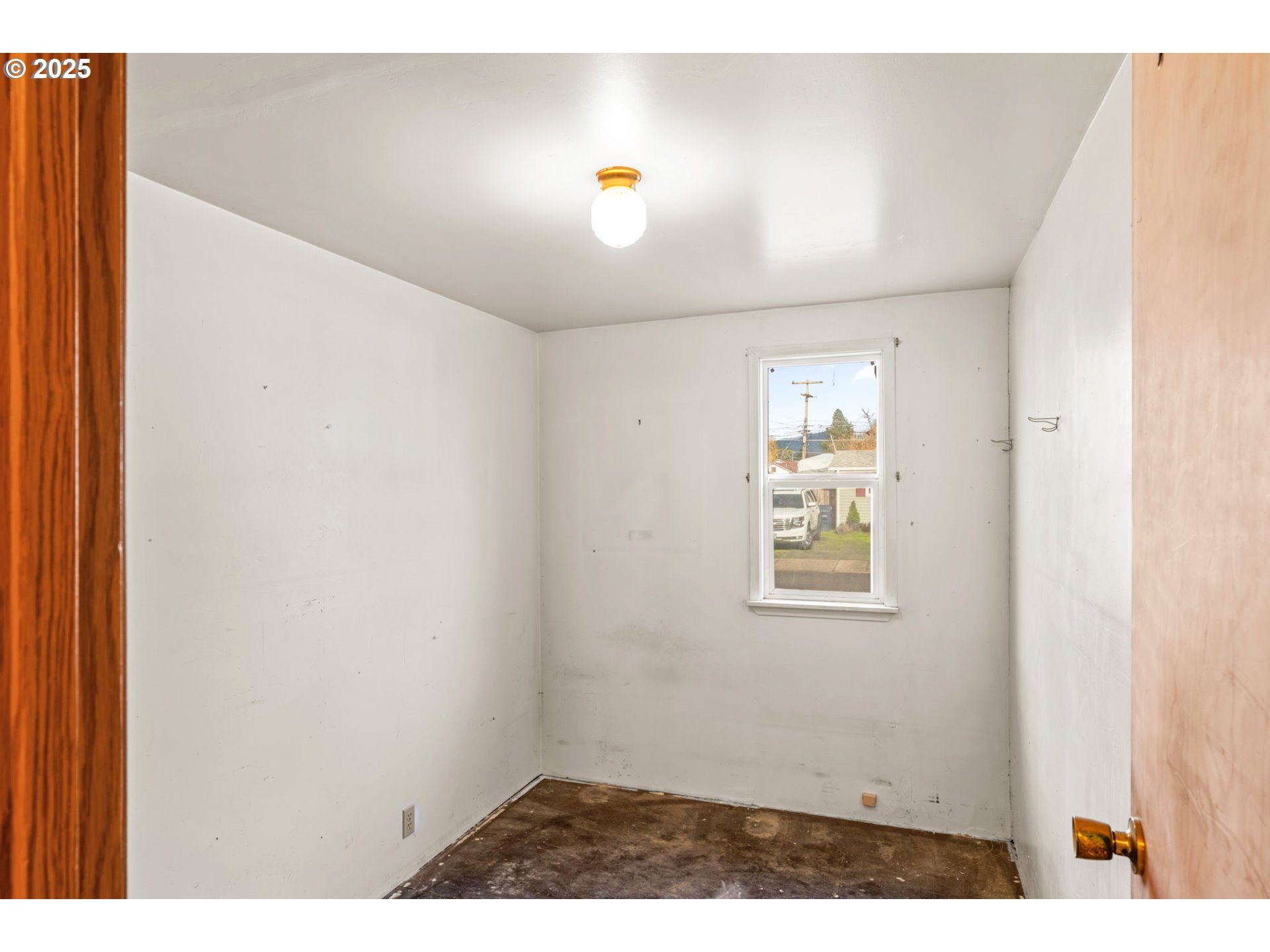 2665 C Street Springfield, OR 97477 - Photo 13 of 20 a view of an empty room