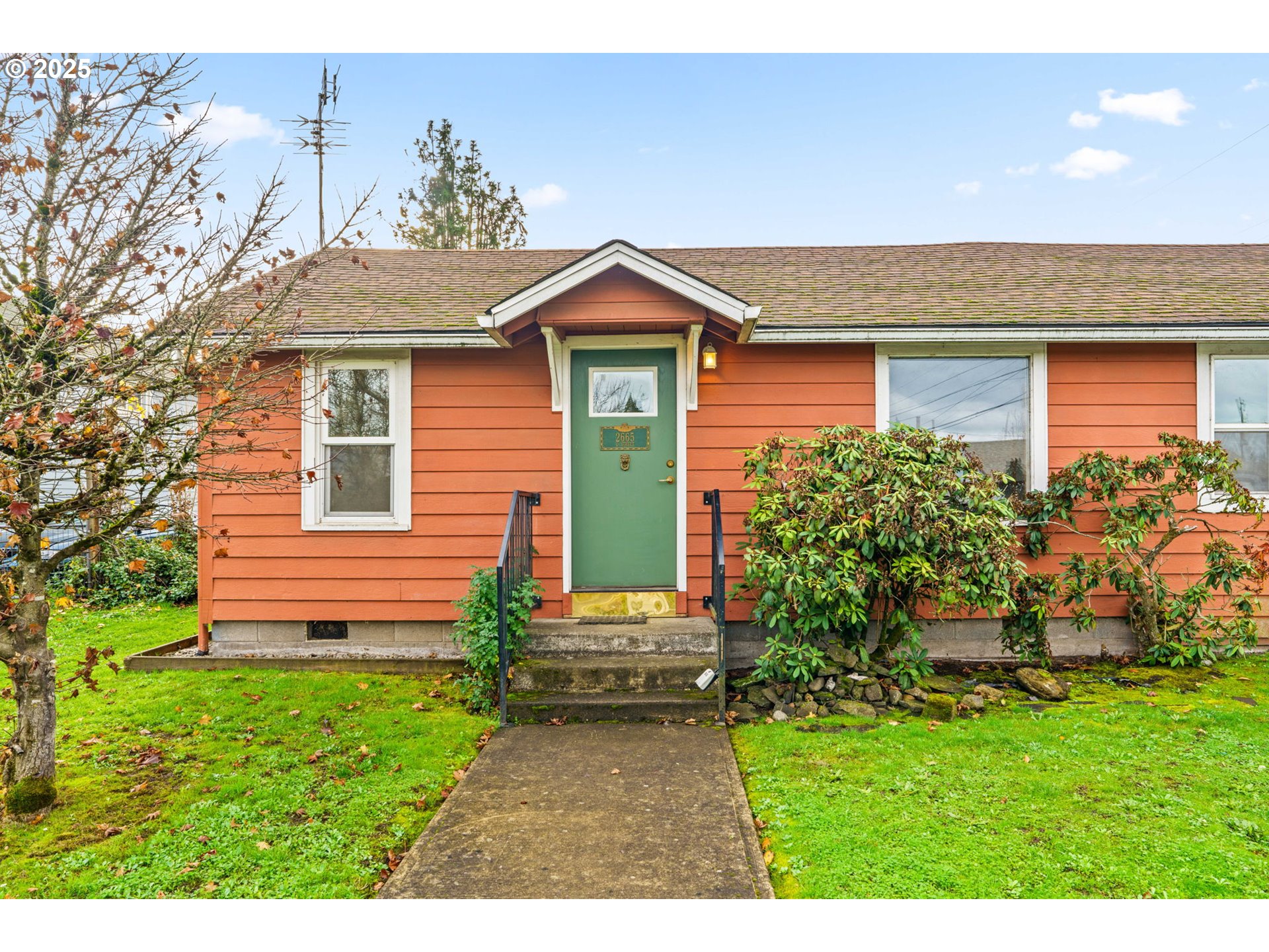 2665 C Street Springfield, OR 97477 - Photo 3 of 20 a front view of a house with a yard