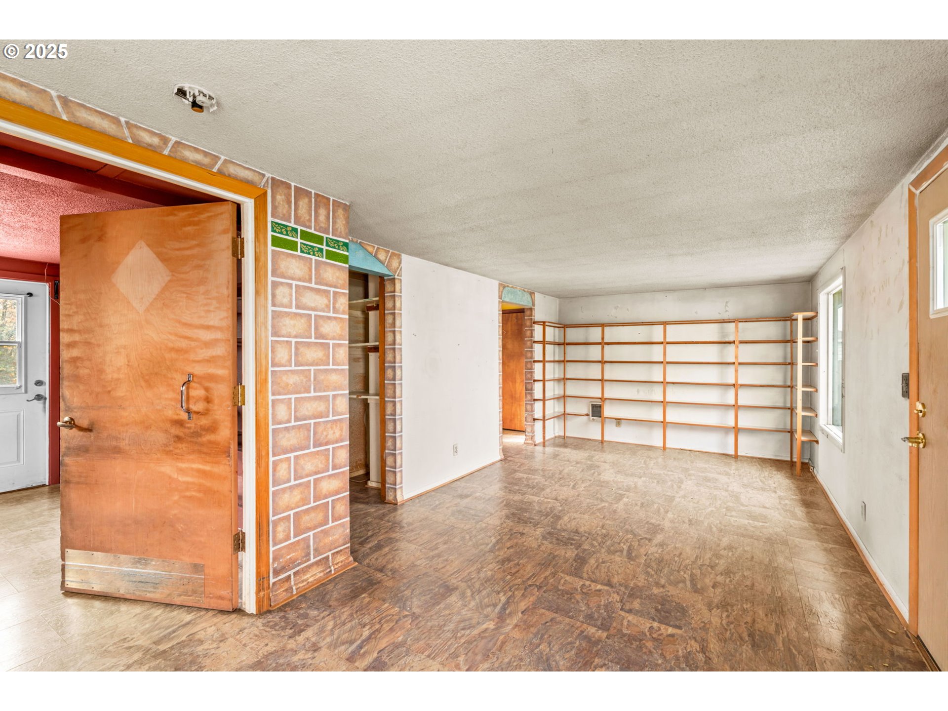 2665 C Street Springfield, OR 97477 - Photo 9 of 20 a view of an empty room and window
