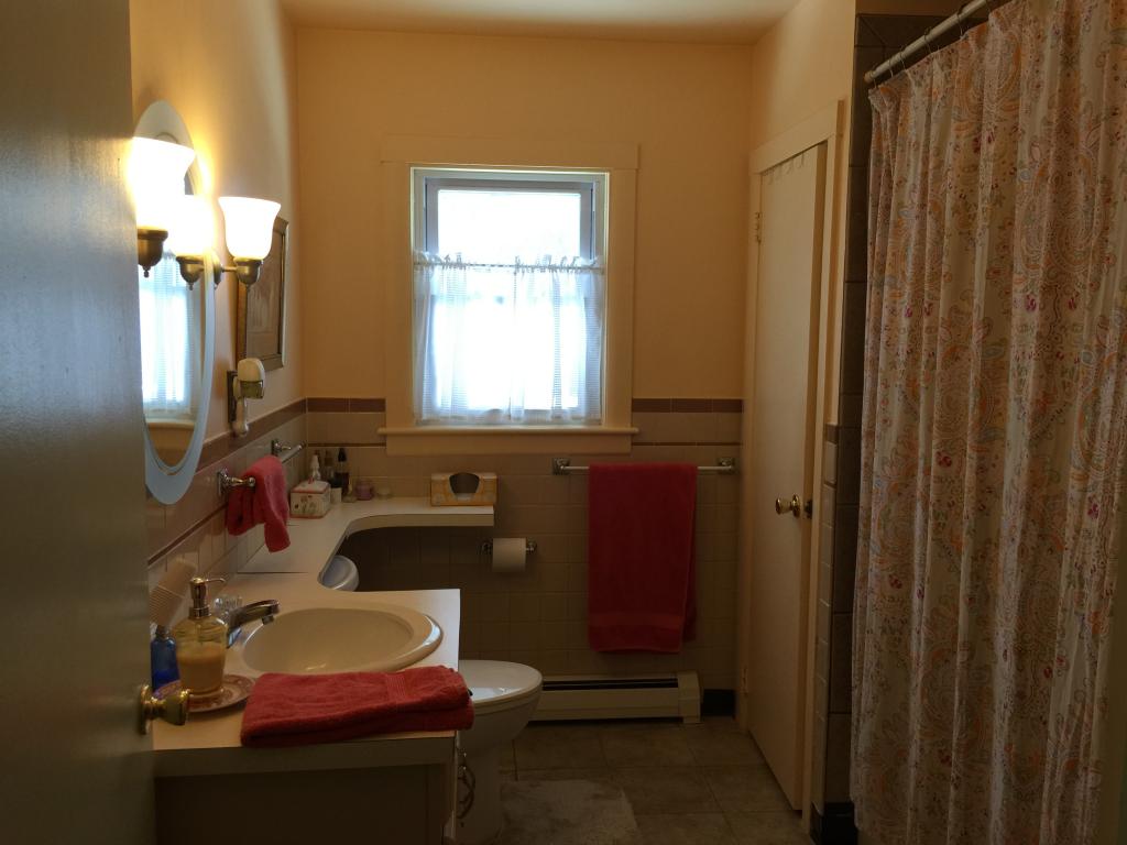 219 Commonwealth Avenue Springfield, VT 05156 - Photo 7 of 28