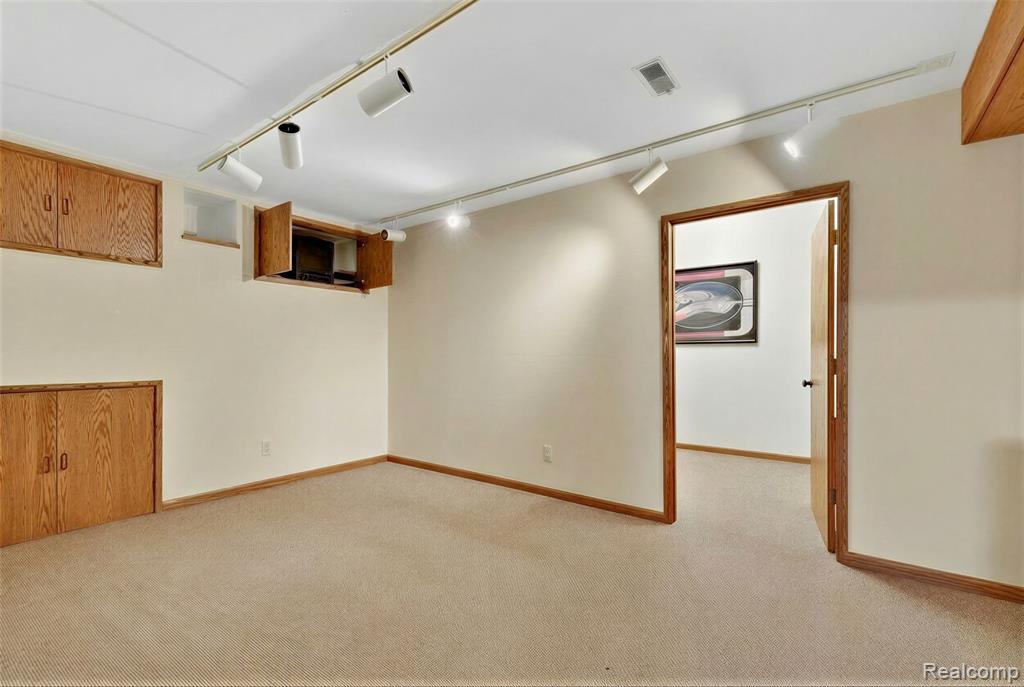 2551 Patterson Lake Road Pinckney, MI 48169 - Photo 69 of 95