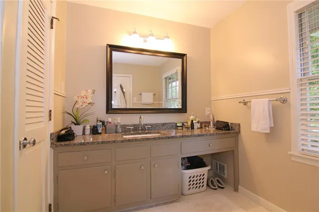 a en suite bathroom with a double vanity sink and a mirror