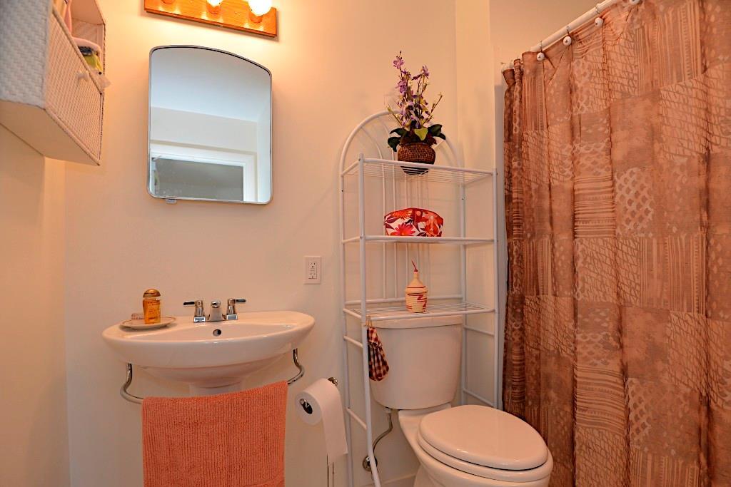 9 Star Road Cape Elizabeth, ME 04107 - Photo 10 of 20 Master bath