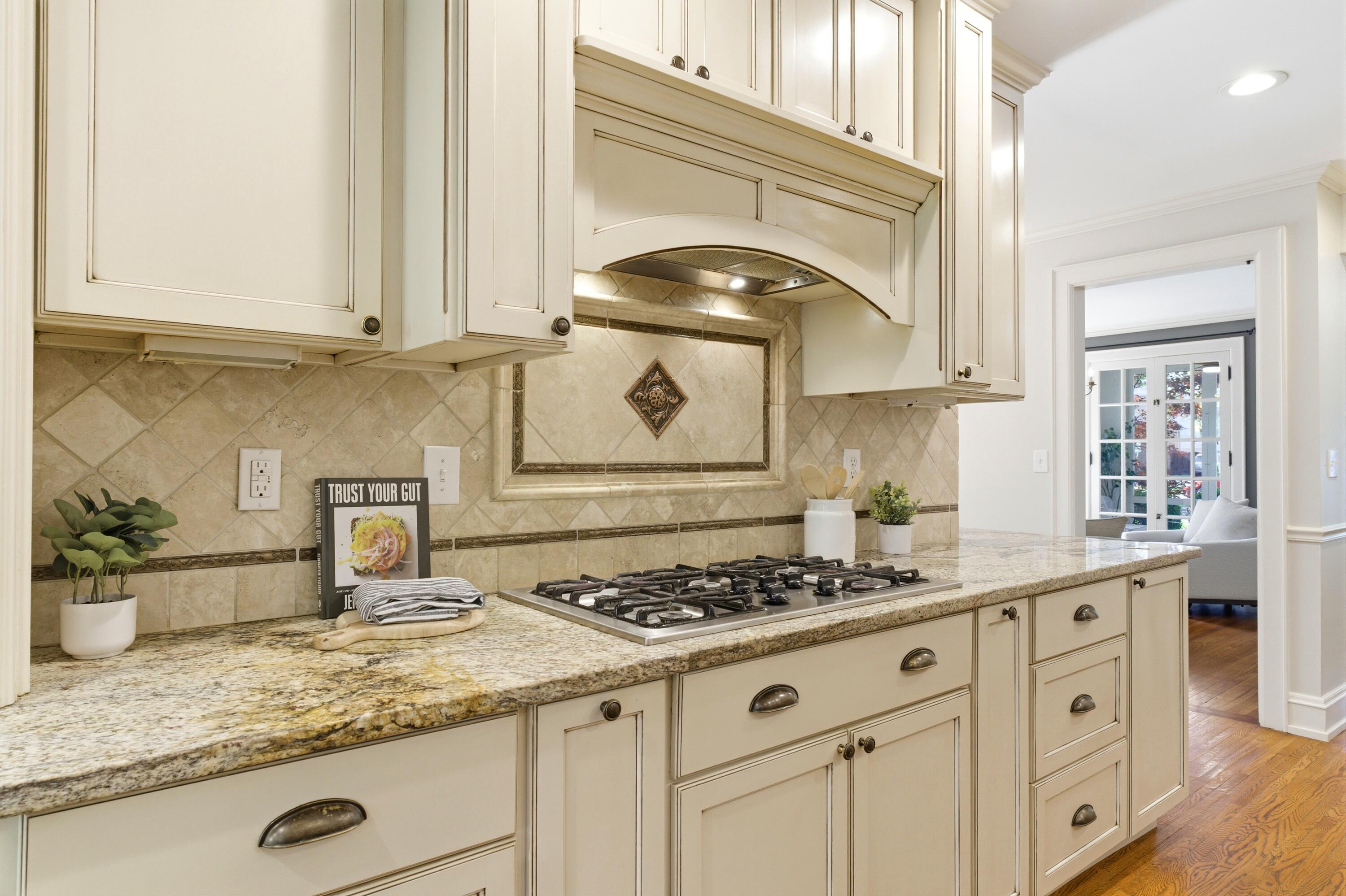 2478 Bryden Road Columbus, OH 43209 - Photo 16 of 78 Kitchen Hood