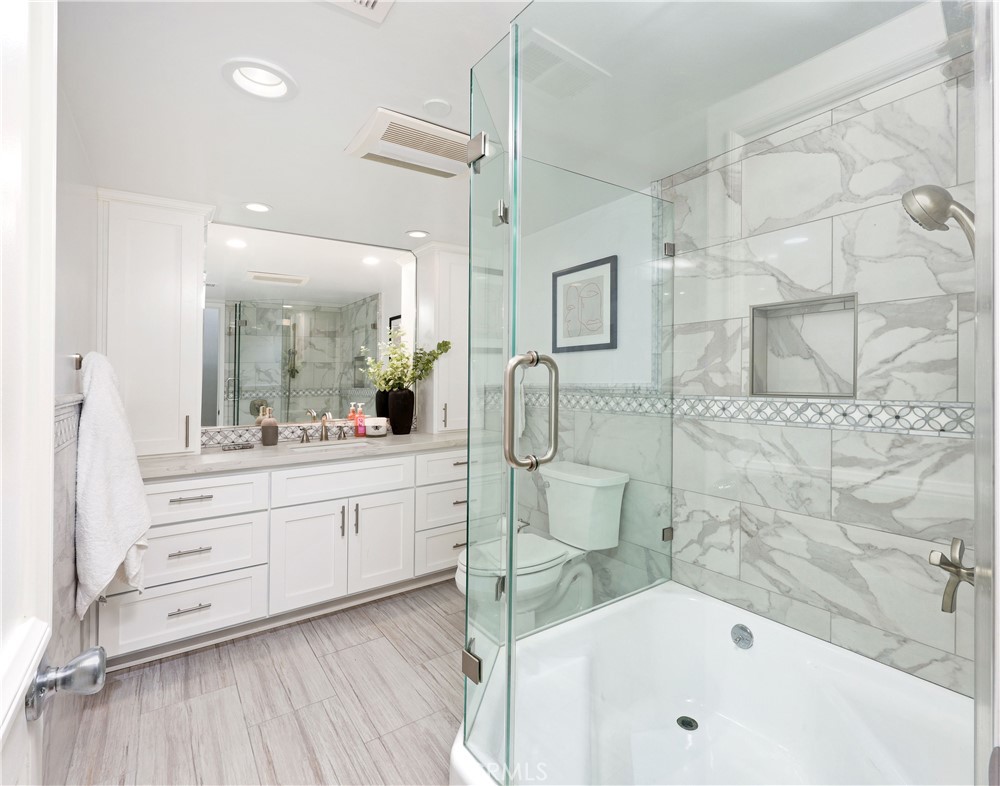 7333 Via Rio Nido Downey, CA 90241 - Photo 30 of 45 Bathroom