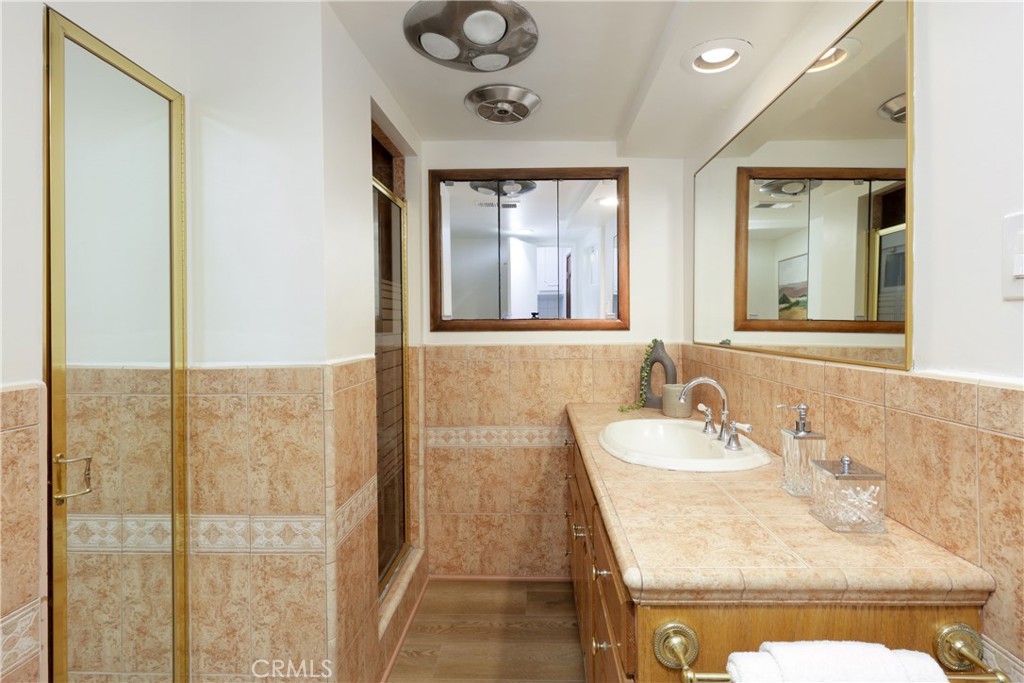 7333 Via Rio Nido Downey, CA 90241 - Photo 36 of 45 Bathroom off laundry