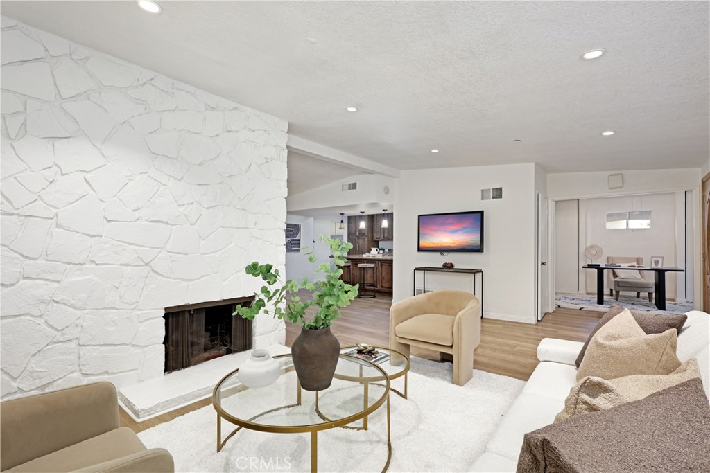 7333 Via Rio Nido Downey, CA 90241 - Photo 7 of 45 Living Room