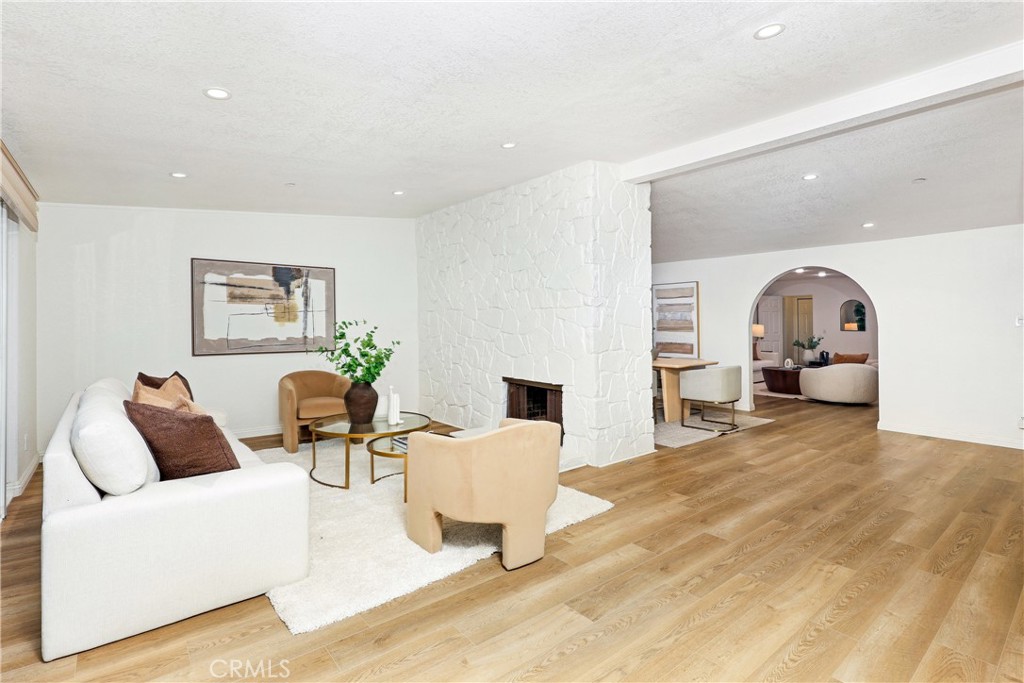 7333 Via Rio Nido Downey, CA 90241 - Photo 10 of 45 Living Room