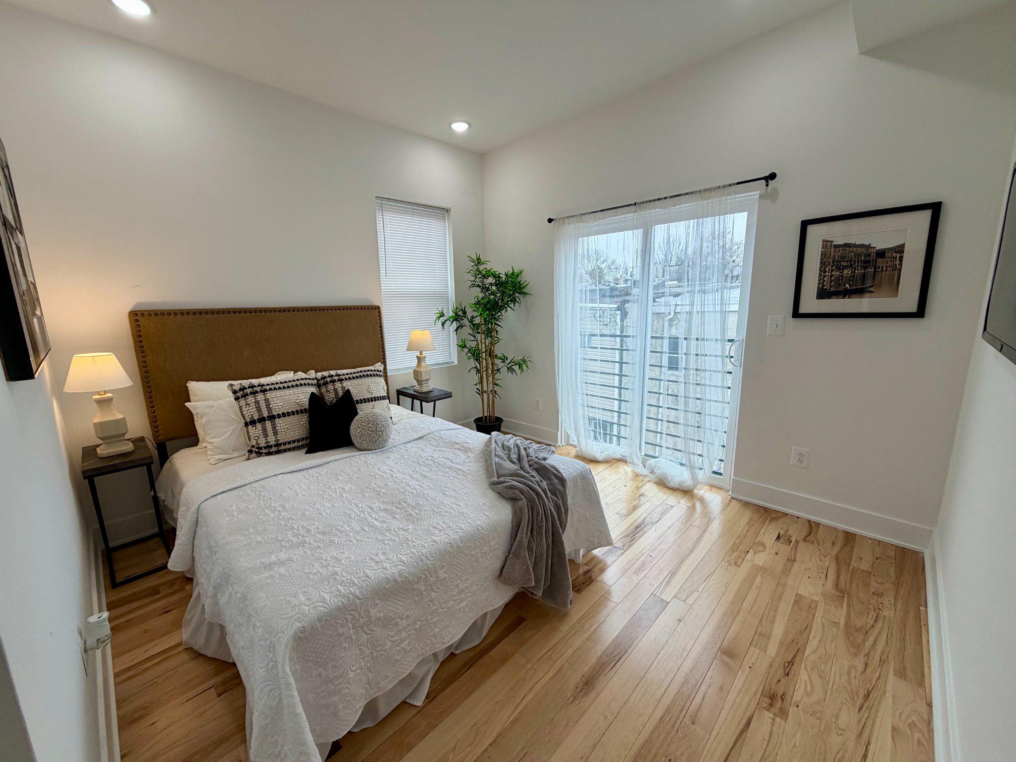 1314 South 46th Street Philadelphia, PA 19143 - Photo 22 of 56 a bed room with a bed and a window