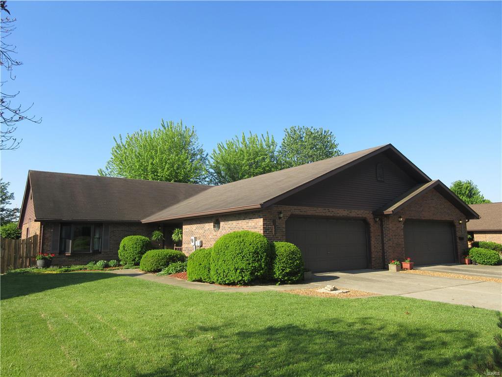 4527 Moonlight Way Alton, IL 62002 - Photo 1 of 19
