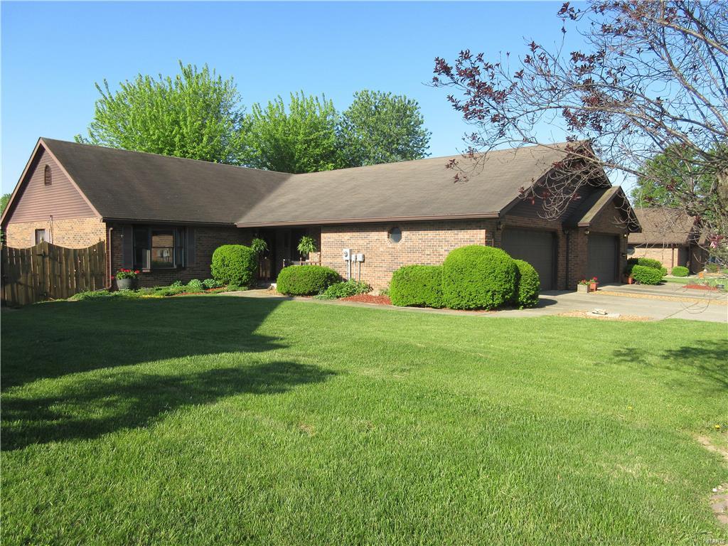 4527 Moonlight Way Alton, IL 62002 - Photo 2 of 19