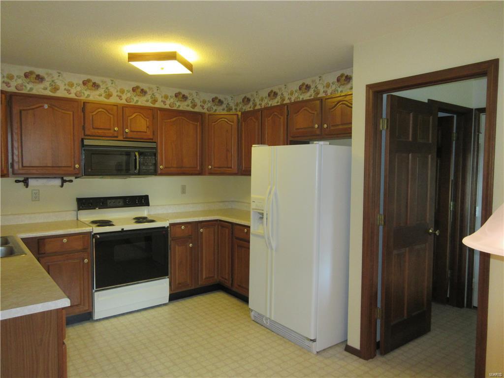 4527 Moonlight Way Alton, IL 62002 - Photo 13 of 19