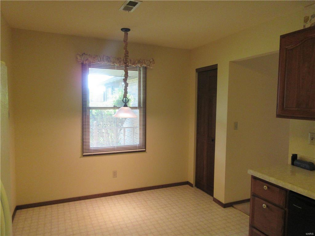 4527 Moonlight Way Alton, IL 62002 - Photo 14 of 19