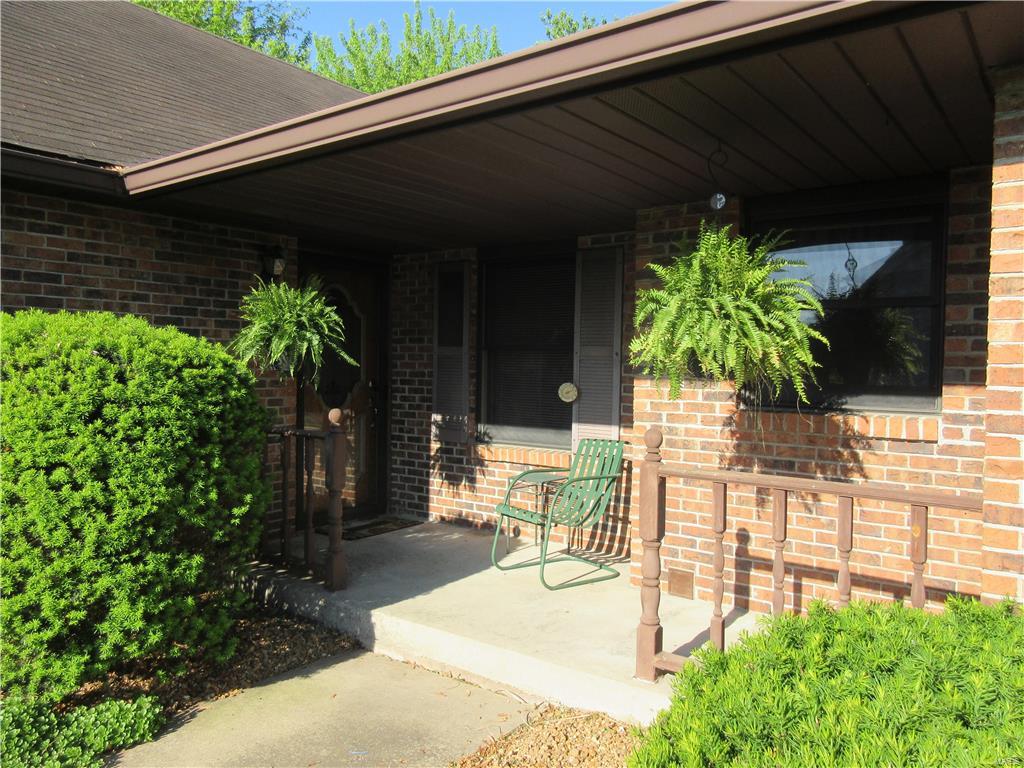 4527 Moonlight Way Alton, IL 62002 - Photo 3 of 19