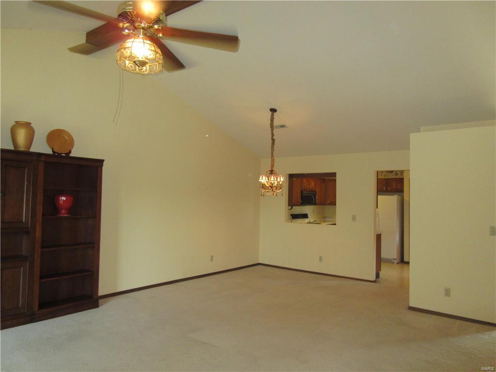 4527 Moonlight Way Alton, IL 62002 - Photo 5 of 19