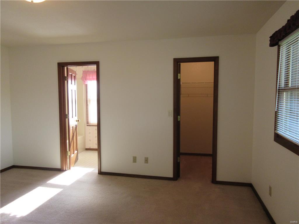 4527 Moonlight Way Alton, IL 62002 - Photo 8 of 19