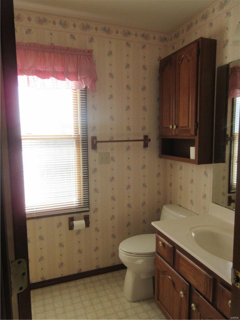 4527 Moonlight Way Alton, IL 62002 - Photo 9 of 19