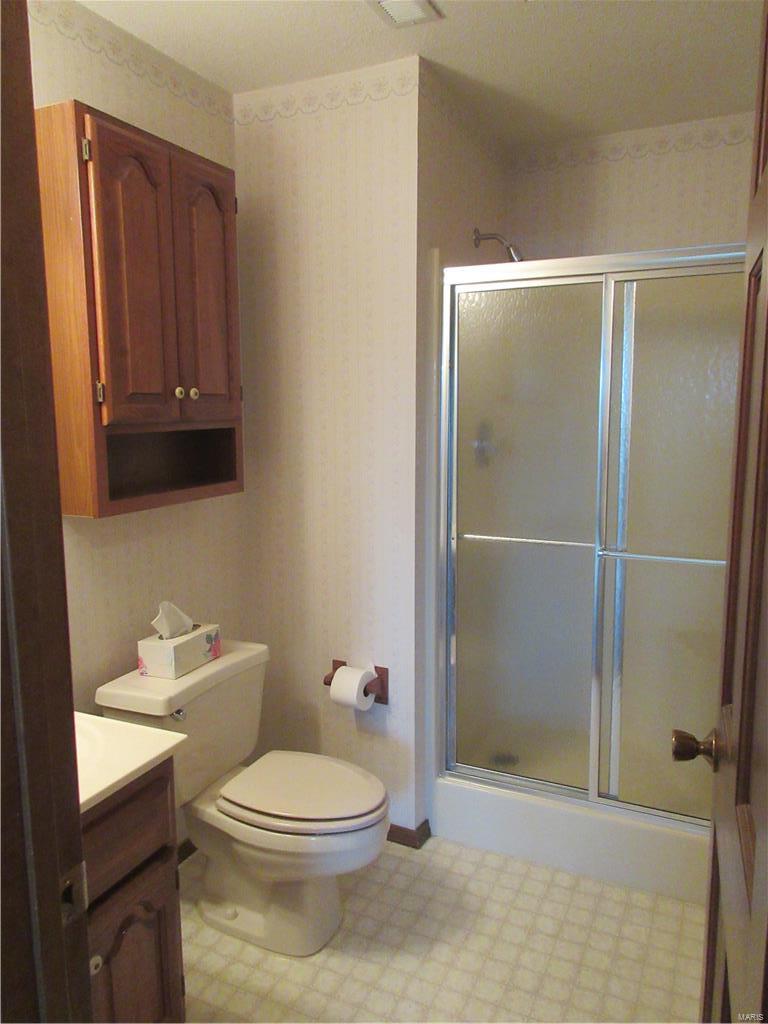 4527 Moonlight Way Alton, IL 62002 - Photo 10 of 19