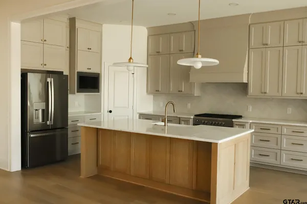 $640,000 | 3143 Club Drive, Tyler, TX 75703