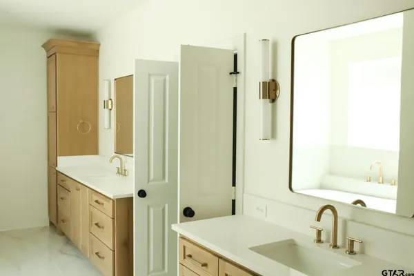 $640,000 | 3143 Club Drive, Tyler, TX 75703