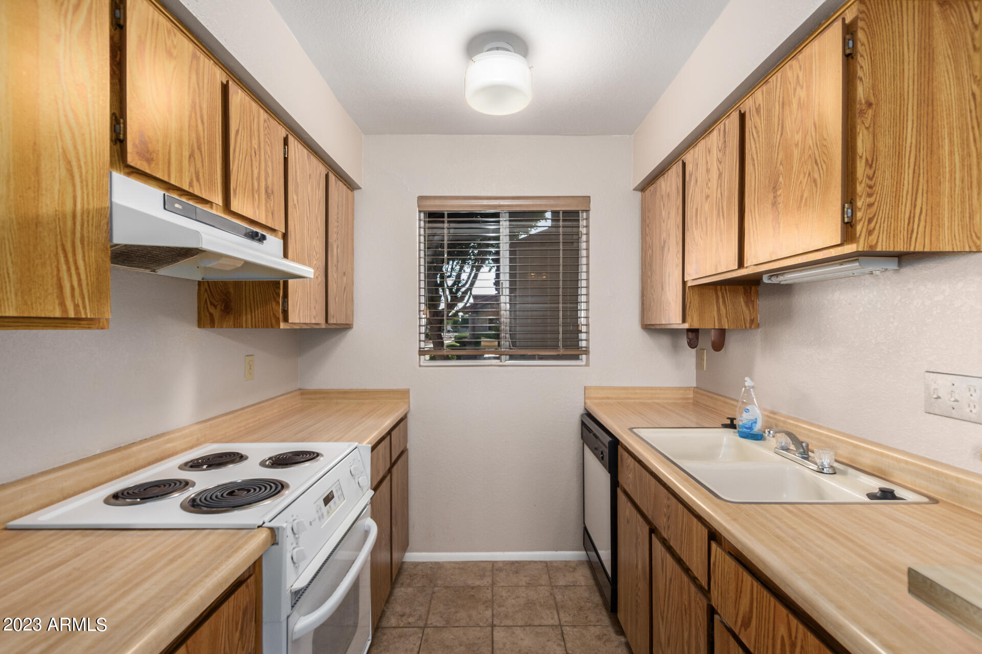93 North Cooper Road, Unit 24 Chandler, AZ 85225 - Photo 8 of 18 09 - Cooper