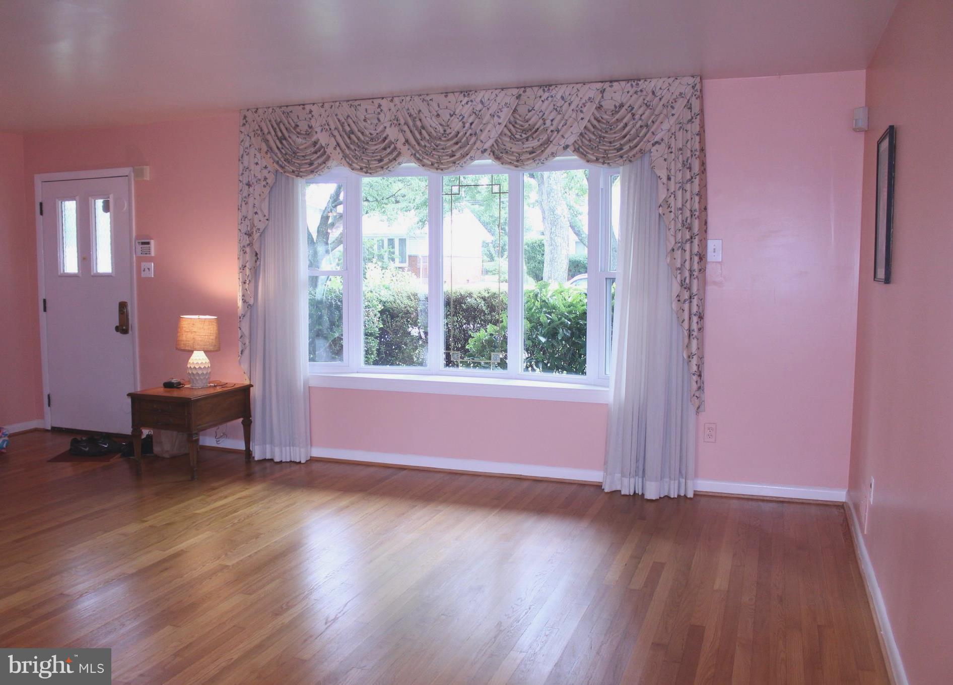 3904 Minden Road Silver Spring, MD 20906 - Photo 3 of 24 Living Room