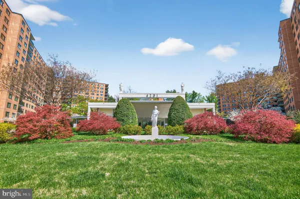 $1,975 | 4201 Cathedral Avenue Northwest, Unit 1012W, Washington, DC 20016