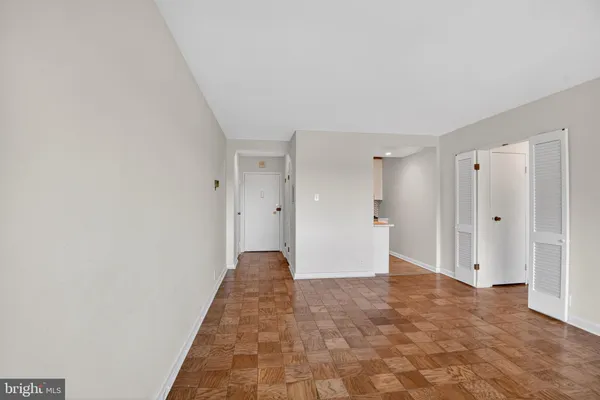 $1,975 | 4201 Cathedral Avenue Northwest, Unit 1012W, Washington, DC 20016