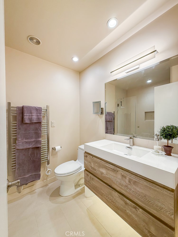557 Lucerne Street Cayucos, CA 93430 - Photo 9 of 51 Downstairs bathroom