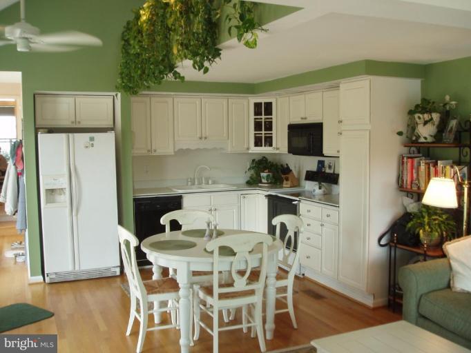 444 Riverside Drive Pasadena, MD 21122 - Photo 11 of 27 Kitchen