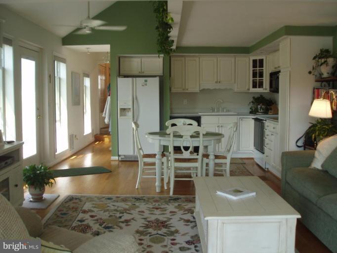 444 Riverside Drive Pasadena, MD 21122 - Photo 15 of 27 Kitchen/Dining Room