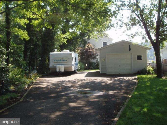 444 Riverside Drive Pasadena, MD 21122 - Photo 25 of 27 Private Driveway with plenty of parking area.