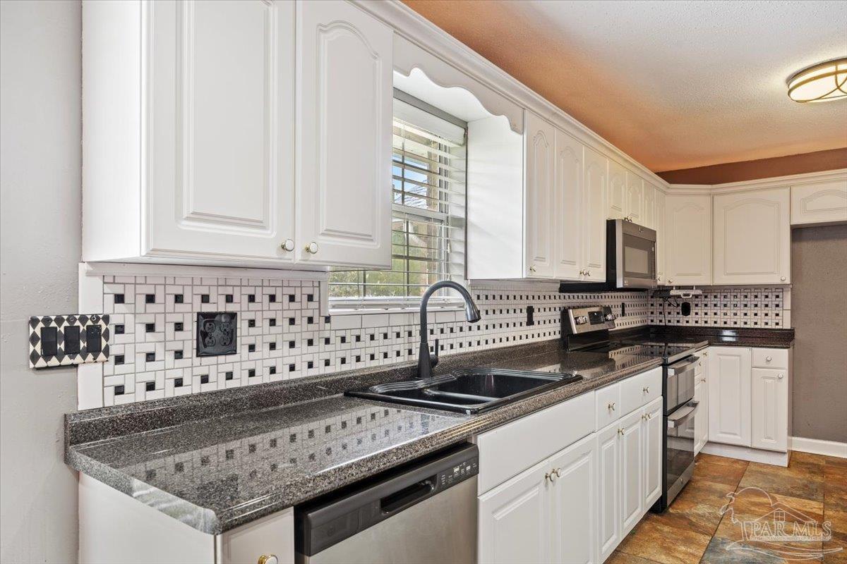 5317 Rowe Trail Pace, FL 32571 - Photo 13 of 48 Gallery Image 13