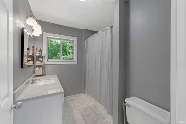 $270,000 | 2055 Ln 150 Hamilton Lake, Hamilton, IN 46742