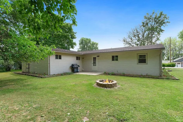 $245,000 | 2055 Ln 150 Hamilton Lake, Hamilton, IN 46742