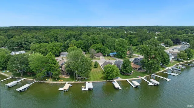 $270,000 | 2055 Ln 150 Hamilton Lake, Hamilton, IN 46742