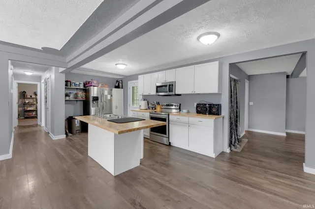 $270,000 | 2055 Ln 150 Hamilton Lake, Hamilton, IN 46742