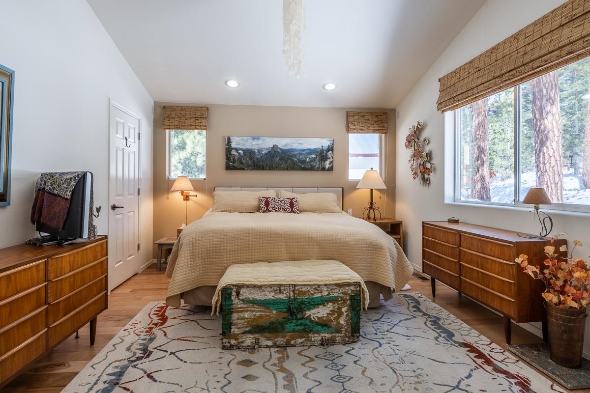 103 Holiday Way Mammoth Lakes, CA 93546 - Photo 20 of 40 a bed room with a bed and a television