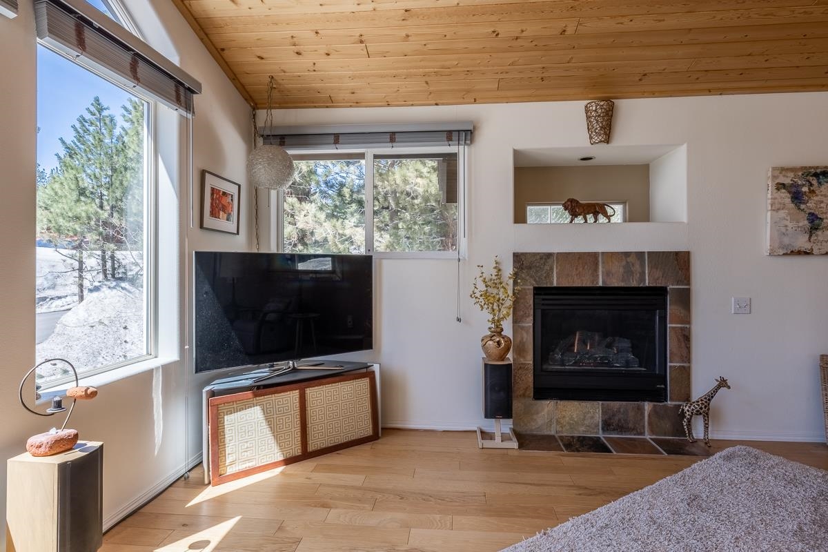 103 Holiday Way Mammoth Lakes, CA 93546 - Photo 8 of 40 a living room with a flat screen tv and a fireplace