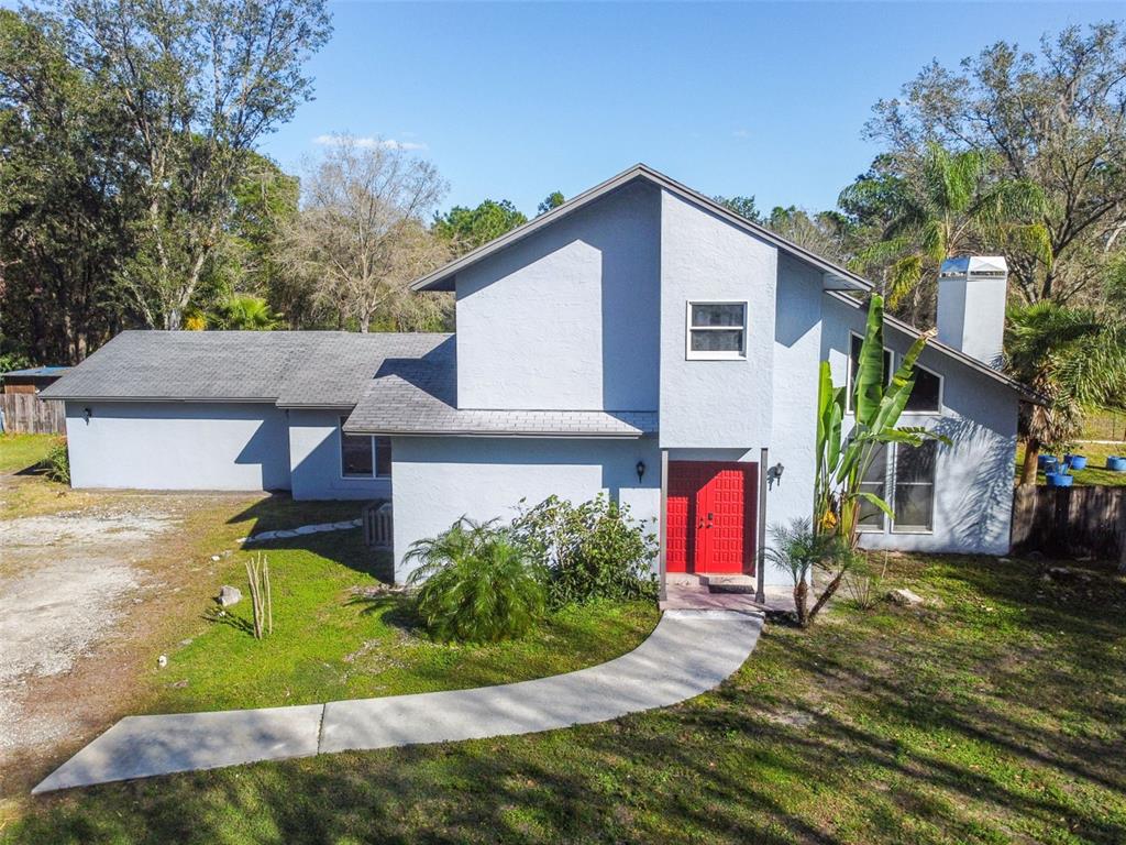 a view of a house with a yard