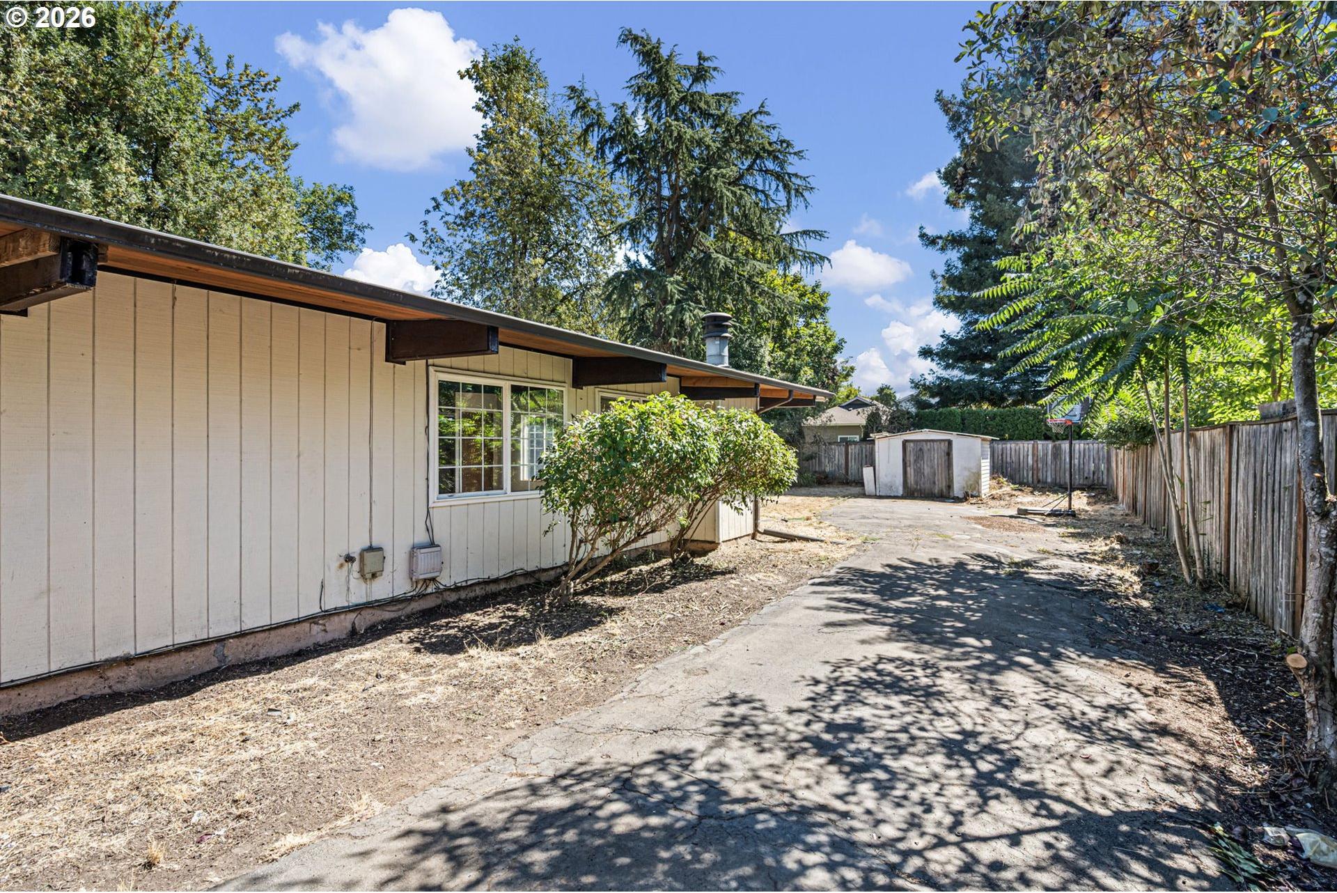 3560 Harlow Road Eugene, OR 97401 - Photo 26 of 32 RV Parking