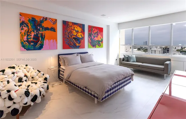 a picture of a painting on the wall