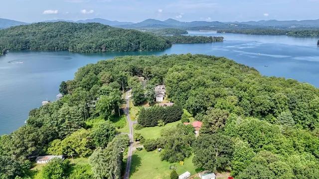 $425,000 | 60 Cardinal Lane, Hayesville, NC 28904