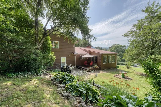 $425,000 | 60 Cardinal Lane, Hayesville, NC 28904