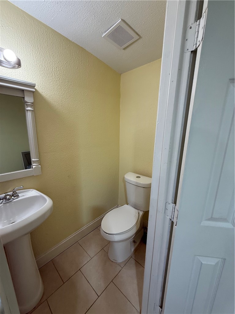 3001 Ruth Street Corpus Christi, TX 78405 - Photo 8 of 27 a bathroom with a sink and a toilet